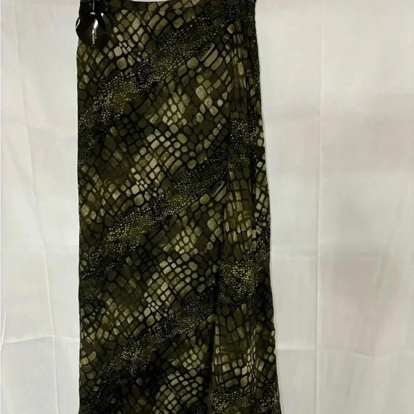 New with tags, womens size 10 silk skirt, #L634 - Picture 2 of 5